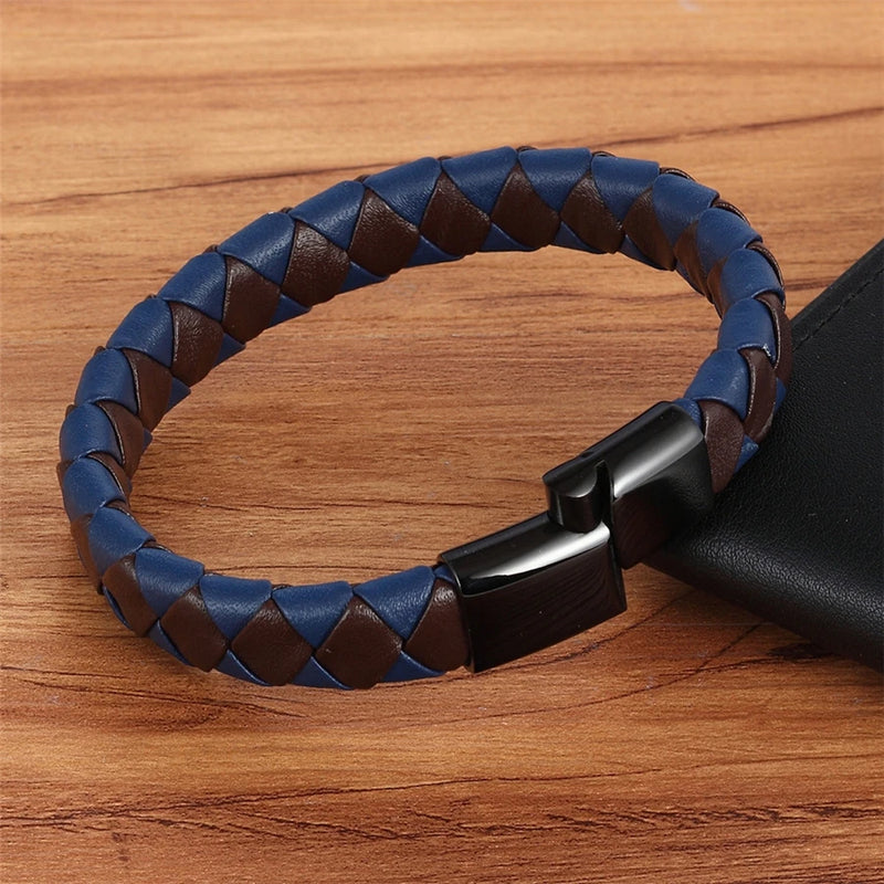 Pulseira masculina de couro trançado com fecho magnético