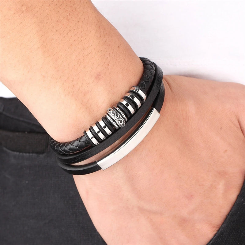 Pulsera masculina velvet em couro com detalhes em aço e fecho magnético