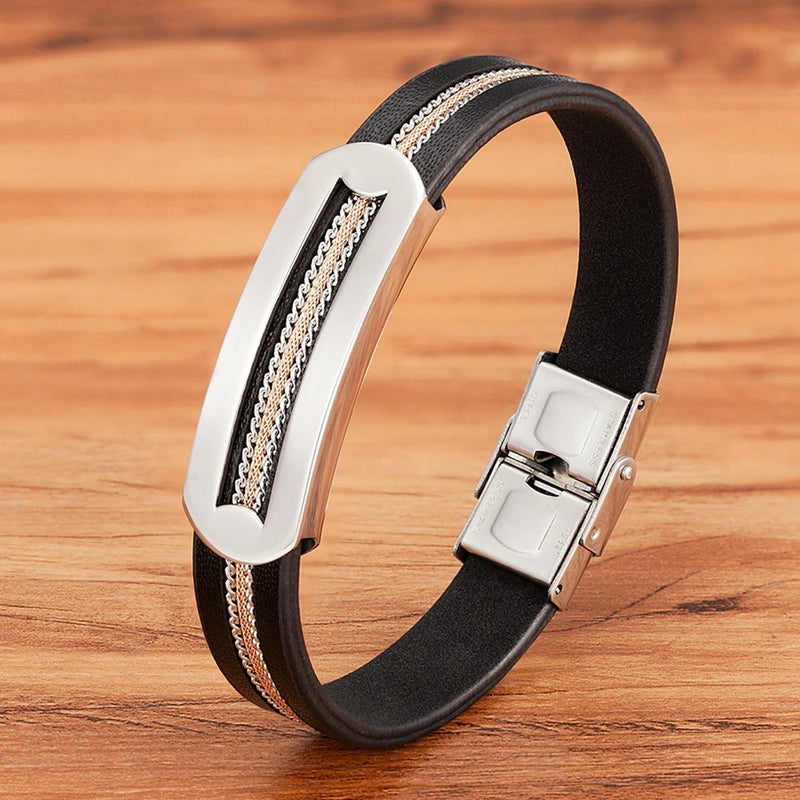 Pulseira masculina em couro com detalhes em metal com fecho seguro