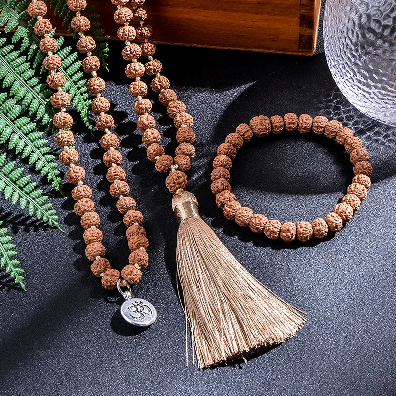 Kit knotted japamala e pulseira em Rudraksha