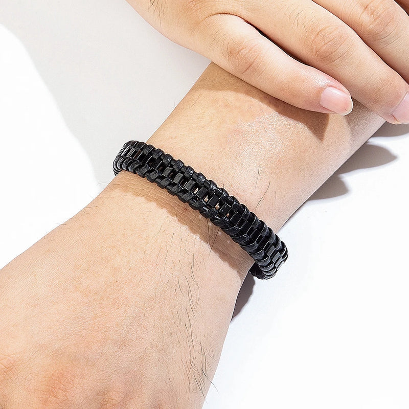 Pulseira masculina  ox em couro com detalhes em aço e fecho magnético