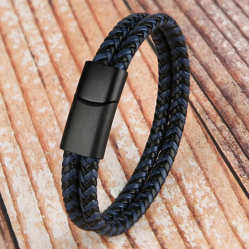 Pulseira masculina de couro trançado com fecho magnético