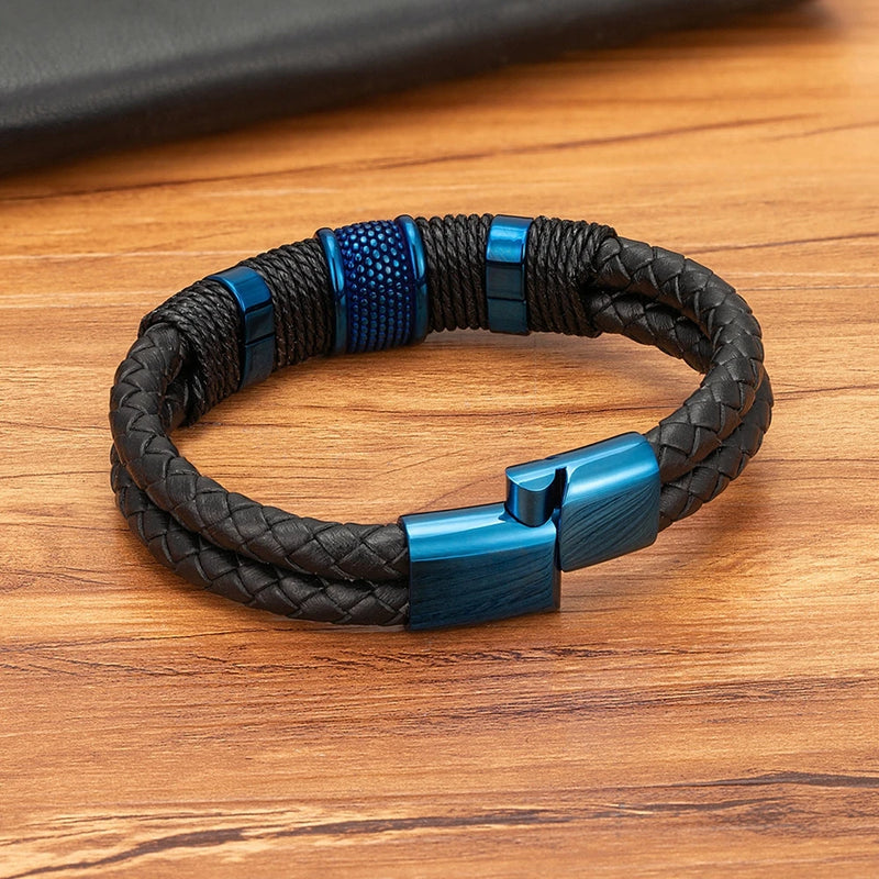 Pulseira masculina rope wrap em couro com detalhes em aço e amarração com fecho magnético