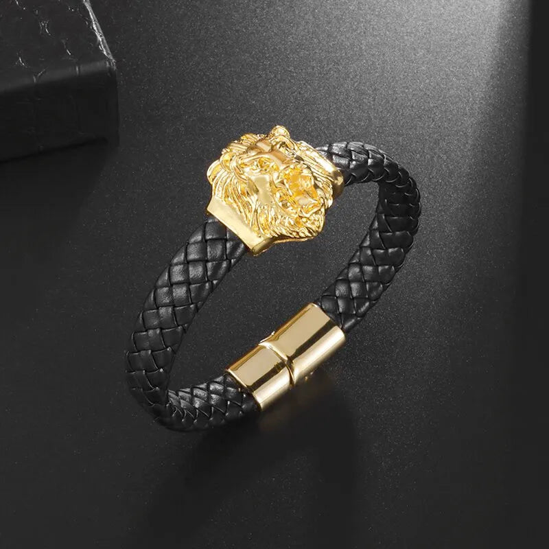 Pulseira masculina Lion em couro com detalhes em aço com fecho magnético